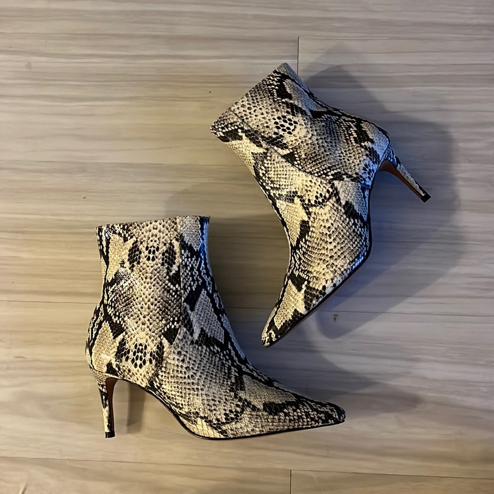 New Schutz booties
